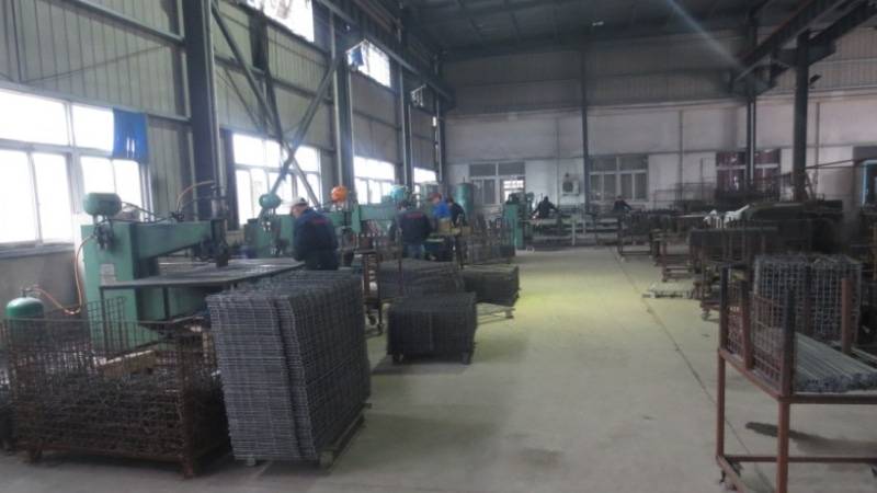 Heavy-duty steel storage container production